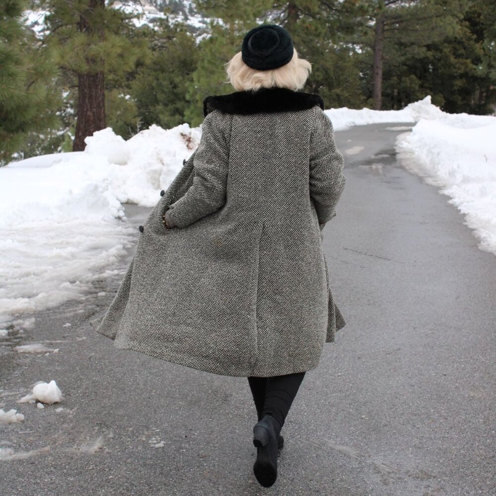Vintage 1950s Coat, Bergdorf Goodman Black and White Tweed Wool Overcoat - Picture 11 of 13